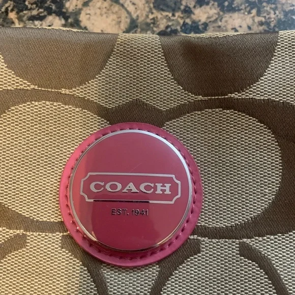 Vintage Coach Brown and Pink Signature Shoulder Bag preowned - Picture 2 of 14